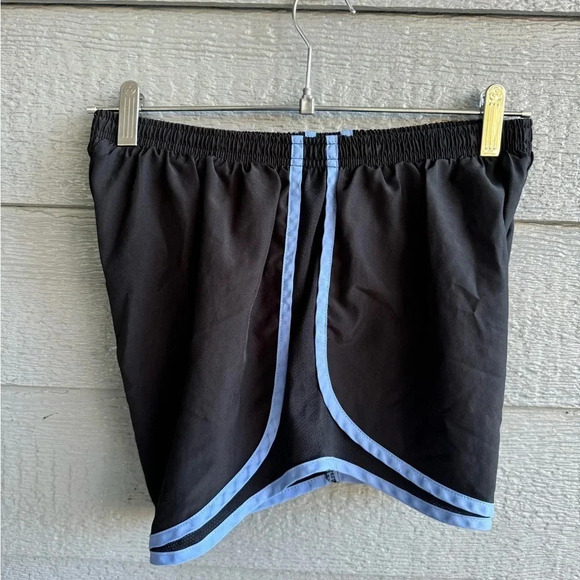 Women’s Medium Nike Shorts Exercise Athletic Running Gym Training Workout - Picture 6 of 7